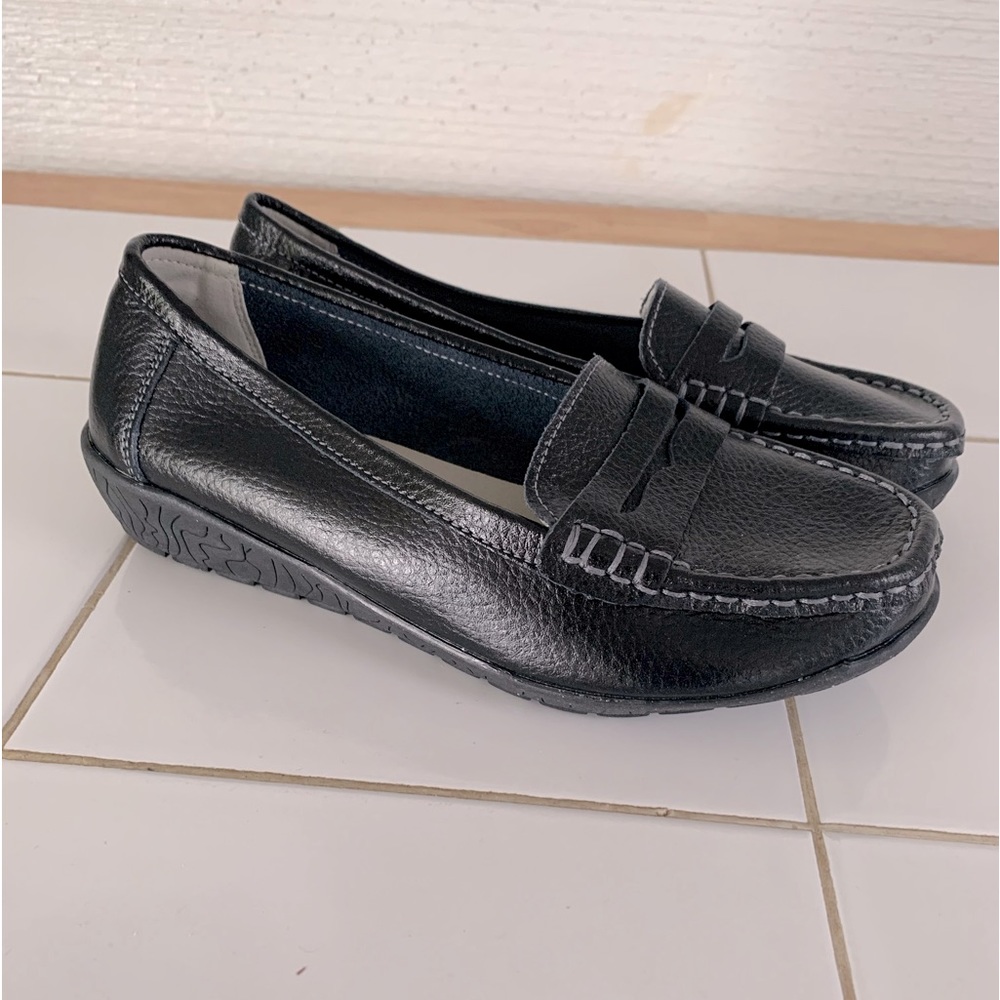 Penny Loafers.  Size 7-1/2.  Black.  *NEW*